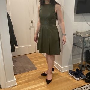 𝅺VINCE CAMUTO Olive Green Faux Leather Sleeveless Fit and Flare Dress size 4